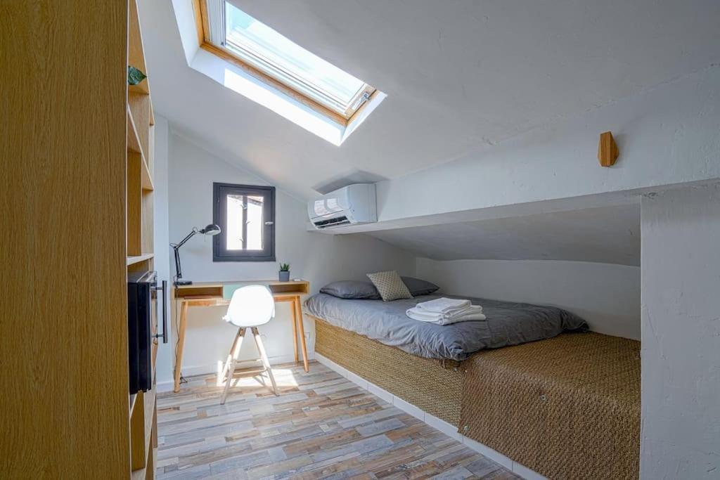 Studio Sous Les Toits Tres Bien Place Et Climatise Montpellier Exterior foto
